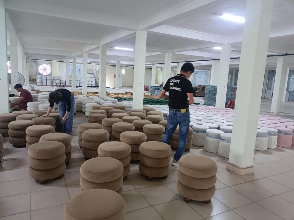 Professional loading staff at VIDO factory